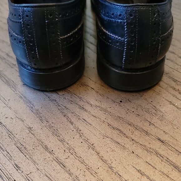 Allen Edmonds lace up dress shoe size 9.5 🖤 - Picture 3 of 8